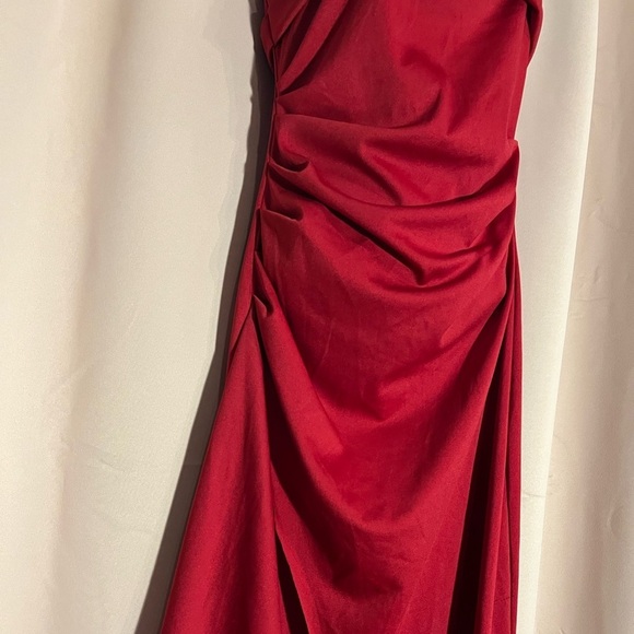 Elegant Strapless Red Evening Gown – Size M (NWOT) - Picture 6 of 7